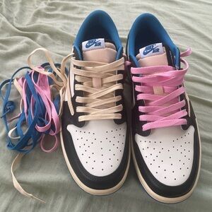 Travis Scott frag Jordan 1 low